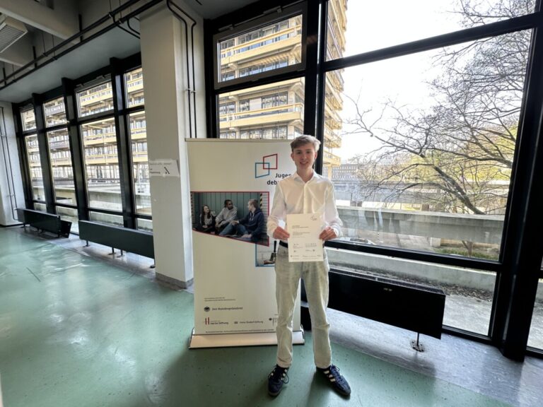 Jugend debattiert – Julius Rüdiger qualifiziert sich für das Landesfinale im Landtag Düsseldorf