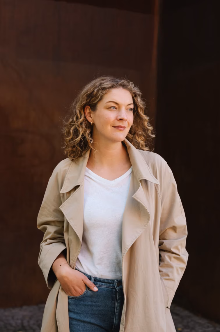 6942c32ac18e39faf74b8aed_Sally-Lisa-Starken_Portrait_5